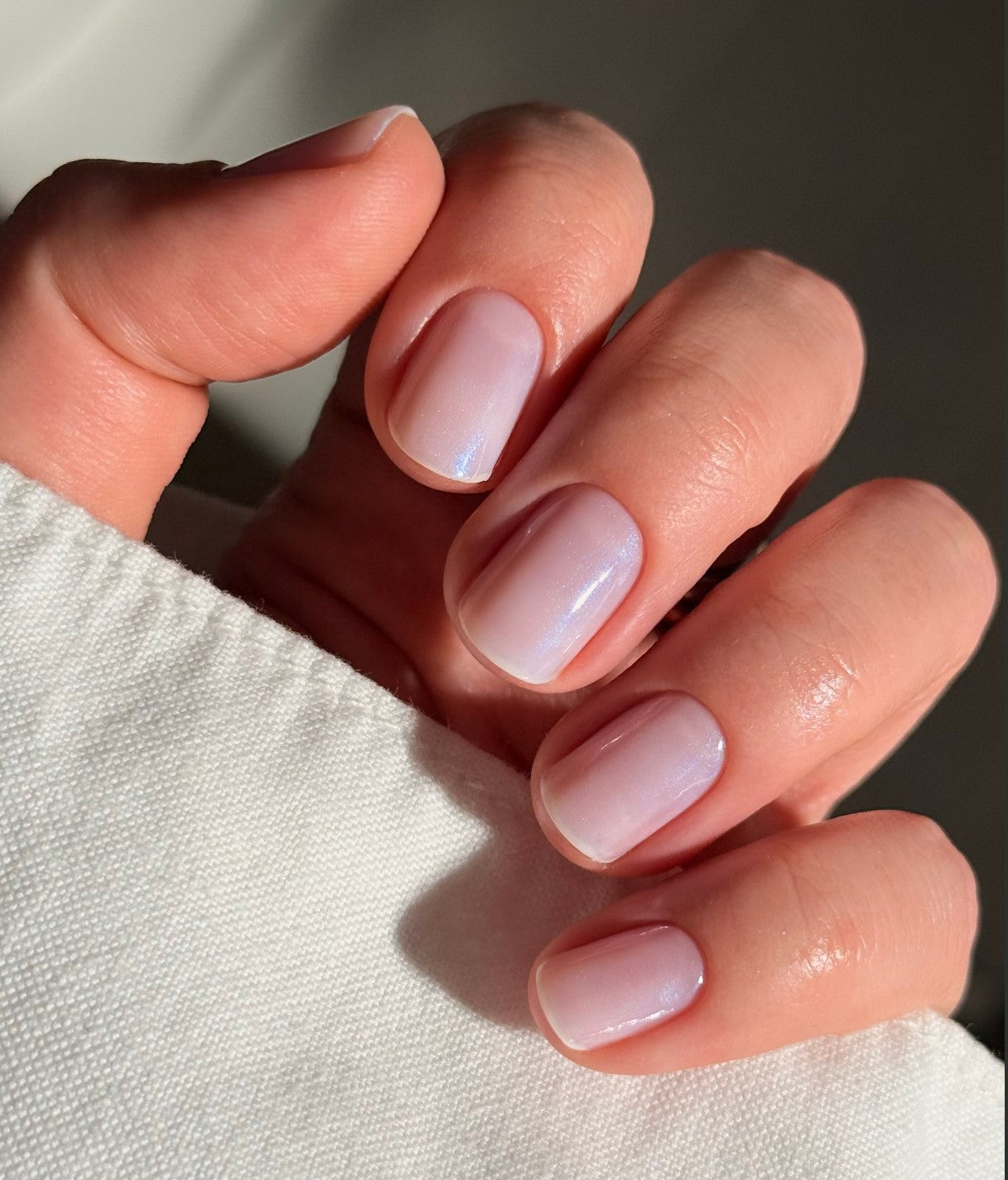 Лак для нігтів універсальний DARK Gloss polish №02, холодний-молочний, 10 мл