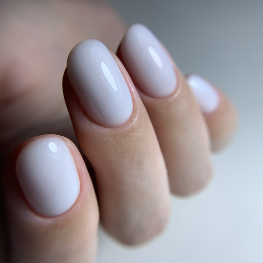 База для нігтів DARK PRO base №01, молочна холодна, 15 мл