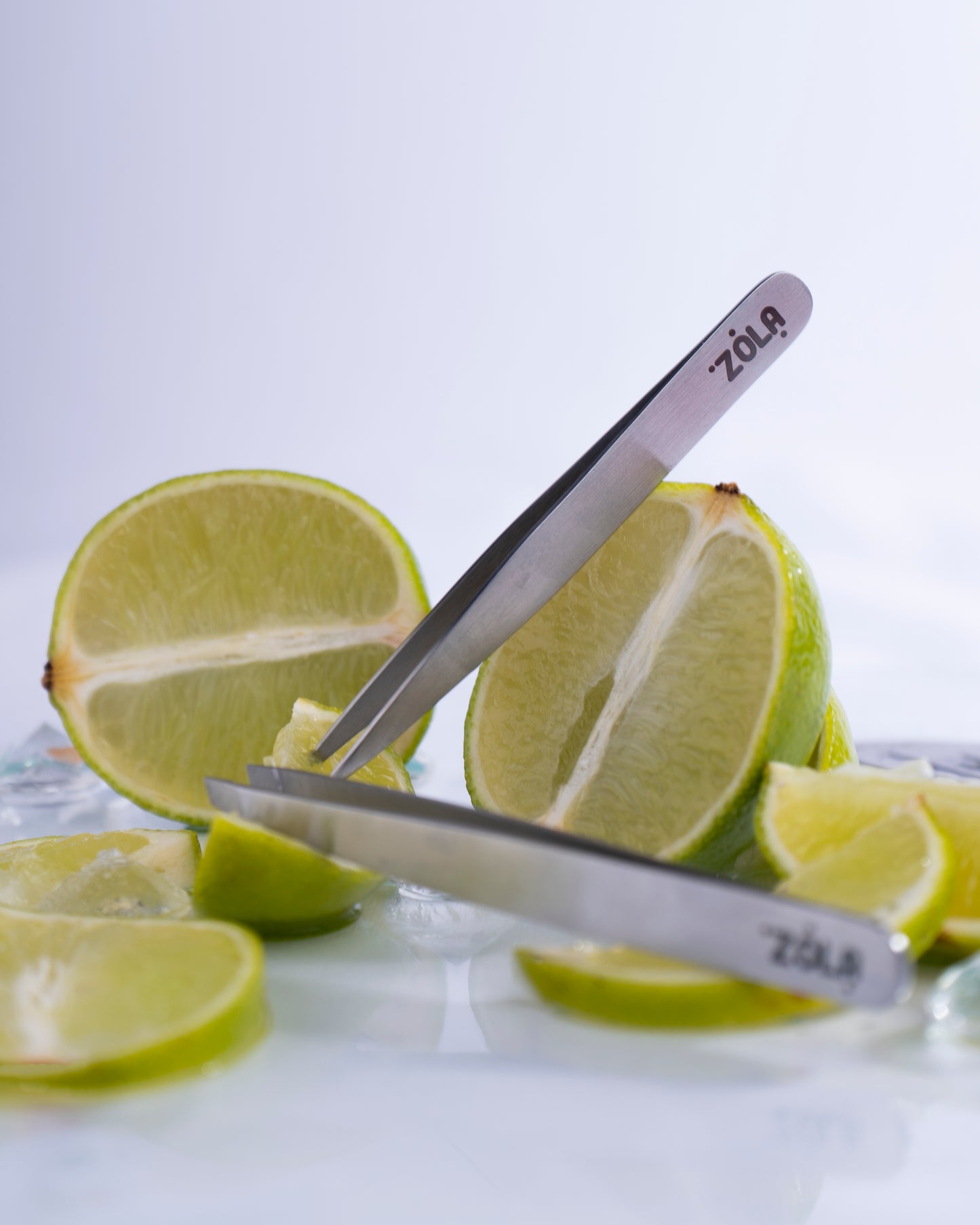 ZOLA ПІНЦЕТ ПРОФЕСІЙНИЙ ДЛЯ БРІВ SILVER (СКОШЕНИЙ)