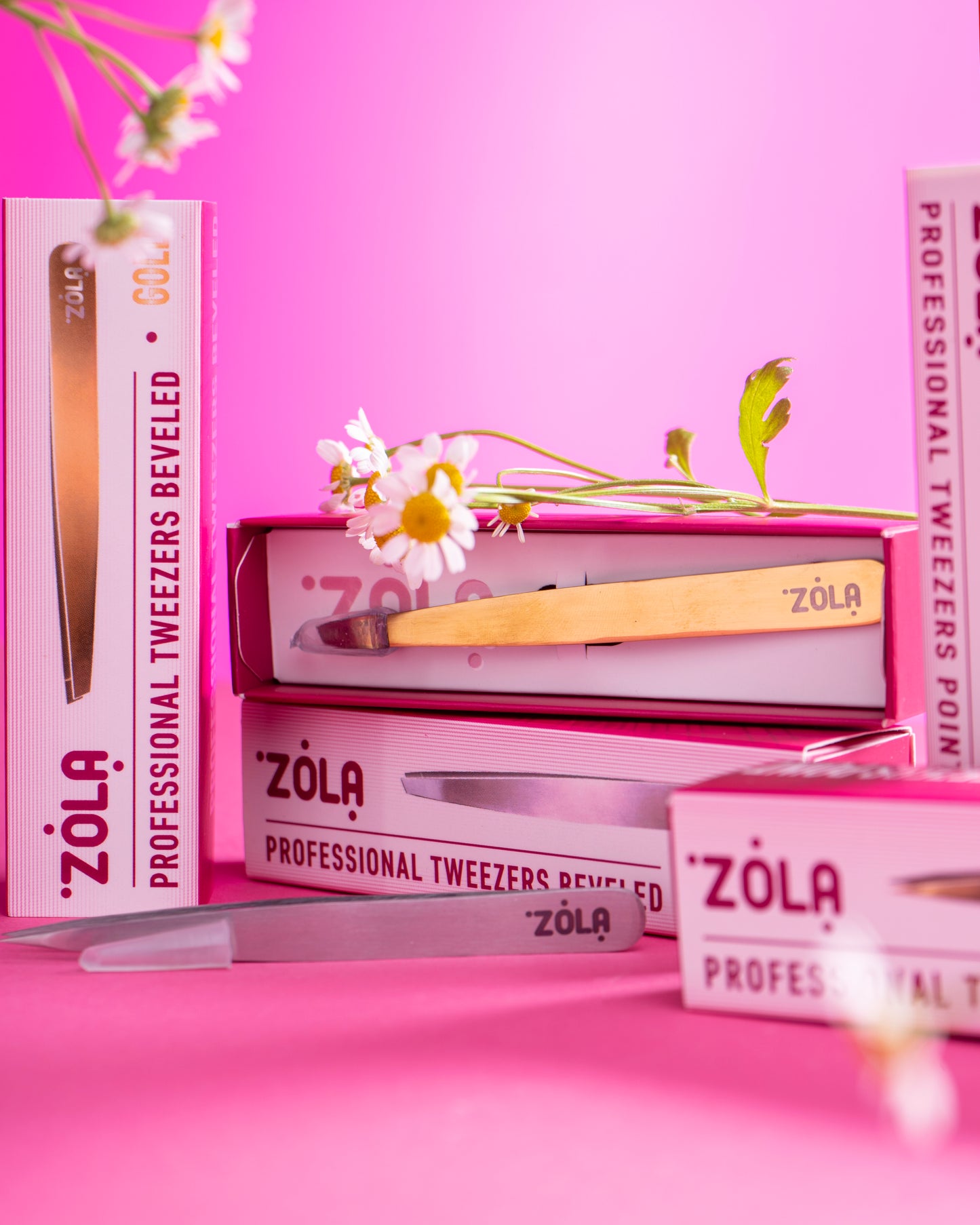 ZOLA ПІНЦЕТ ПРОФЕСІЙНИЙ ДЛЯ БРІВ GOLD (СКОШЕНИЙ)