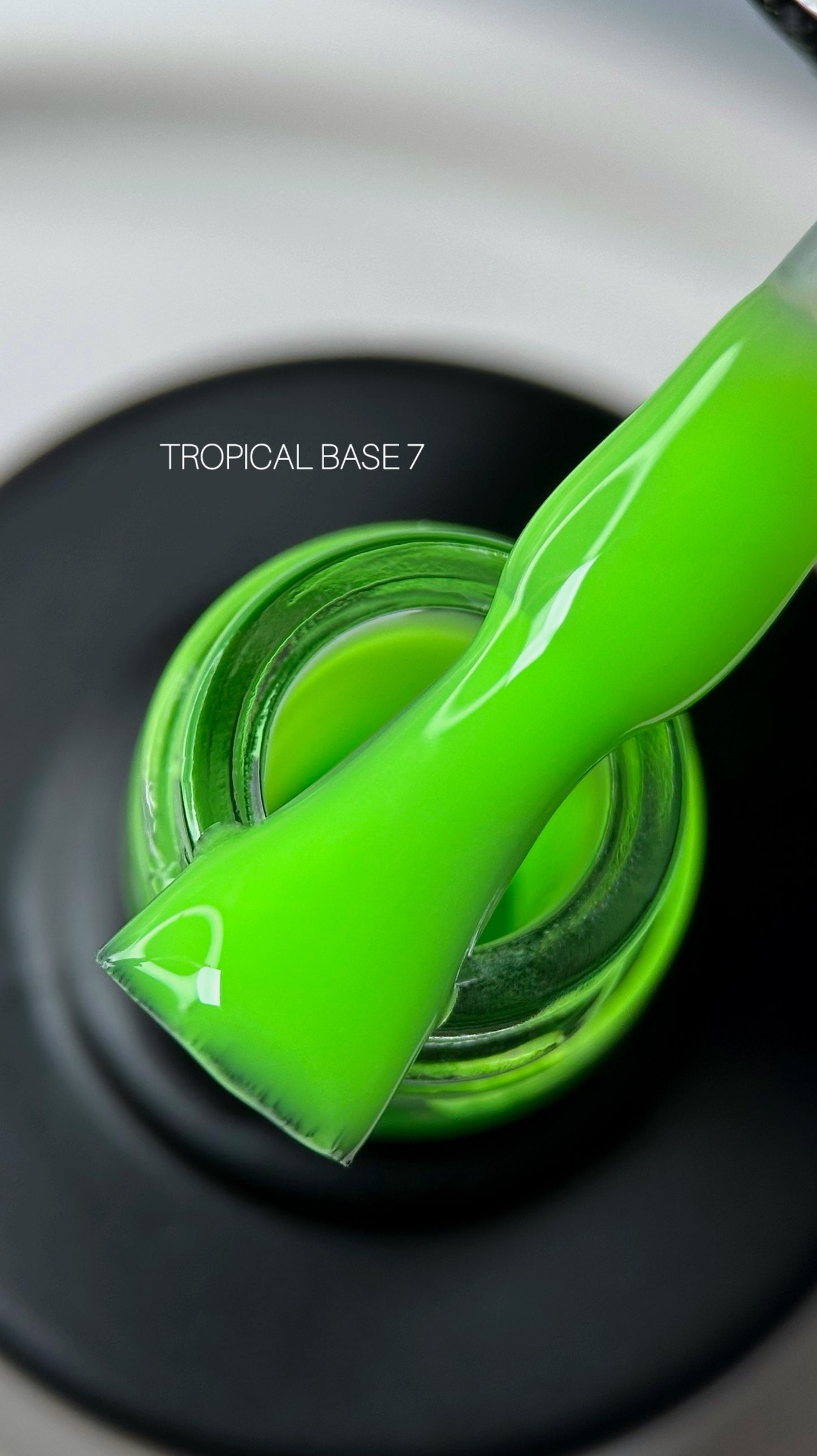 SAGA Tropical Base #7 light green, 9 ml