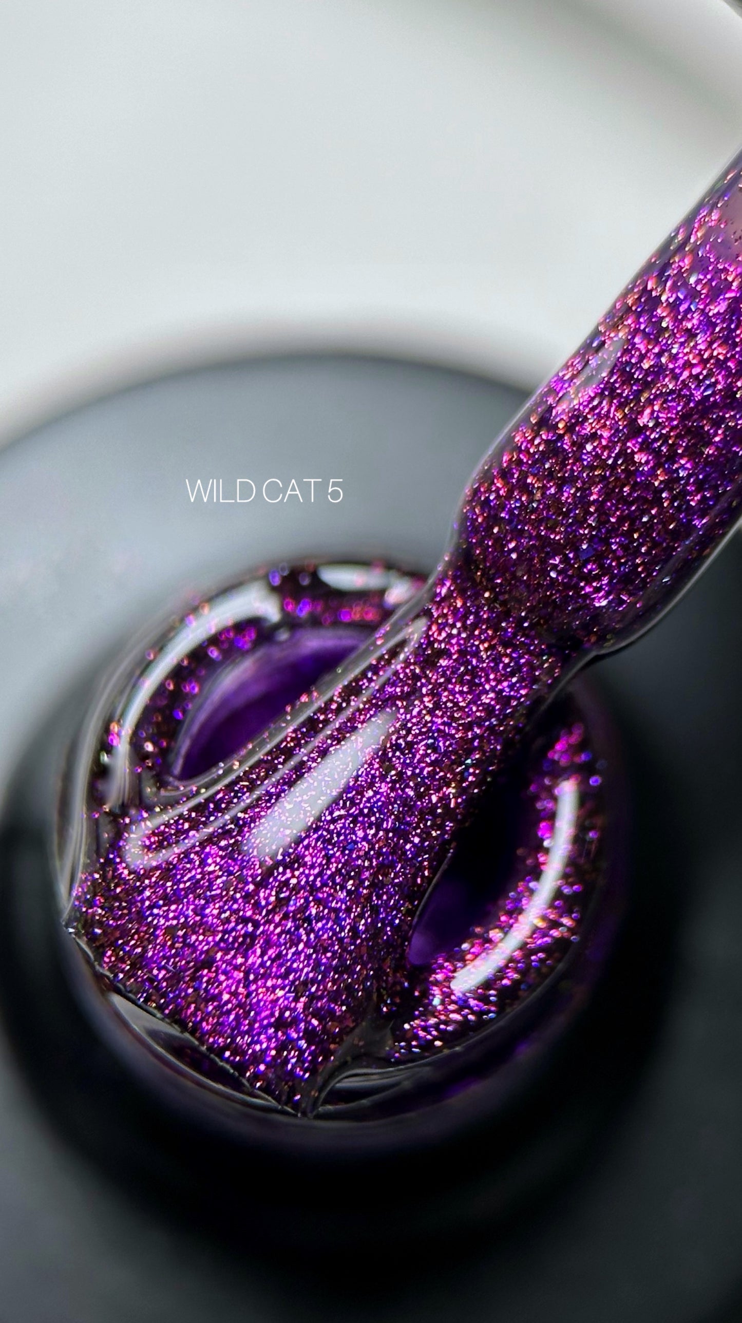 Gel polish Saga WILD CAT Cat's Eye No. 05 crimson-purple 9 ml