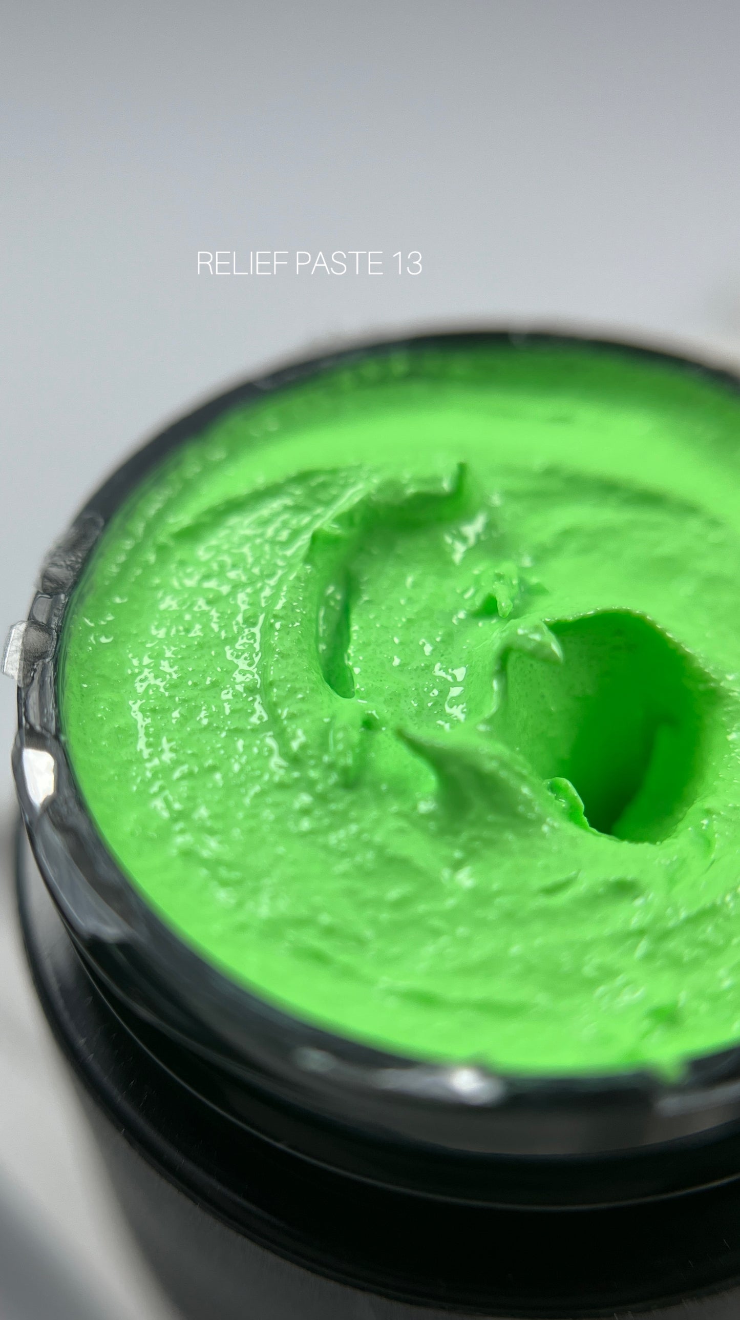 Decorative paste Saga Relief past No. 13, light green, 5 ml 