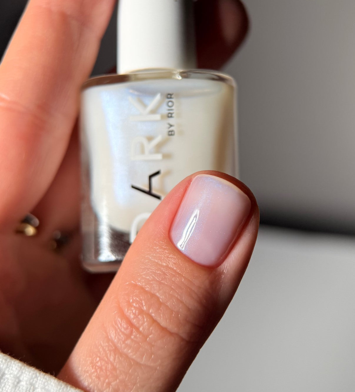 Лак для нігтів універсальний DARK Gloss polish №02, холодний-молочний, 10 мл